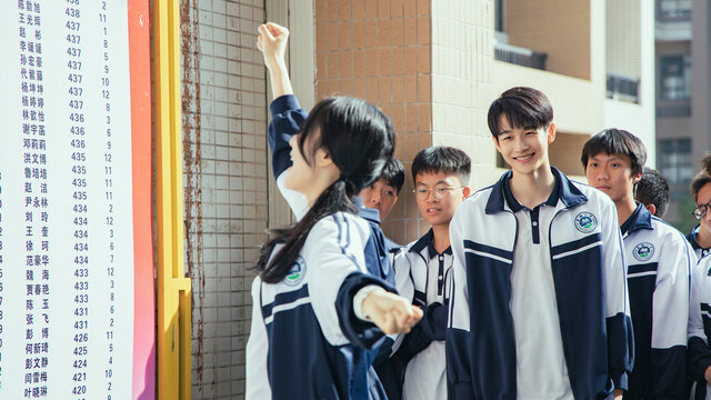 他跨越山海而來劇照